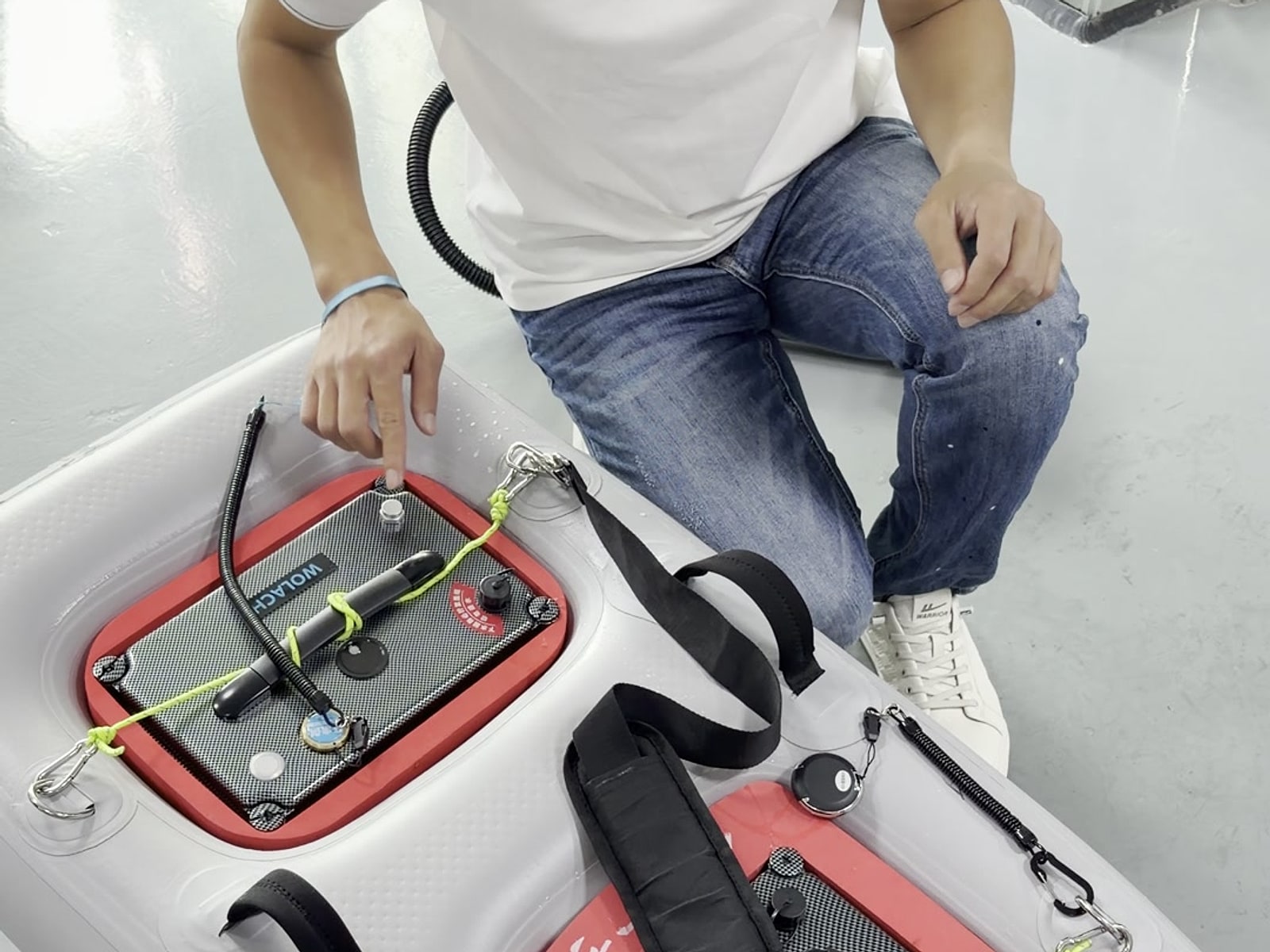The battery compartment and tie-down strap at the rear of the platform