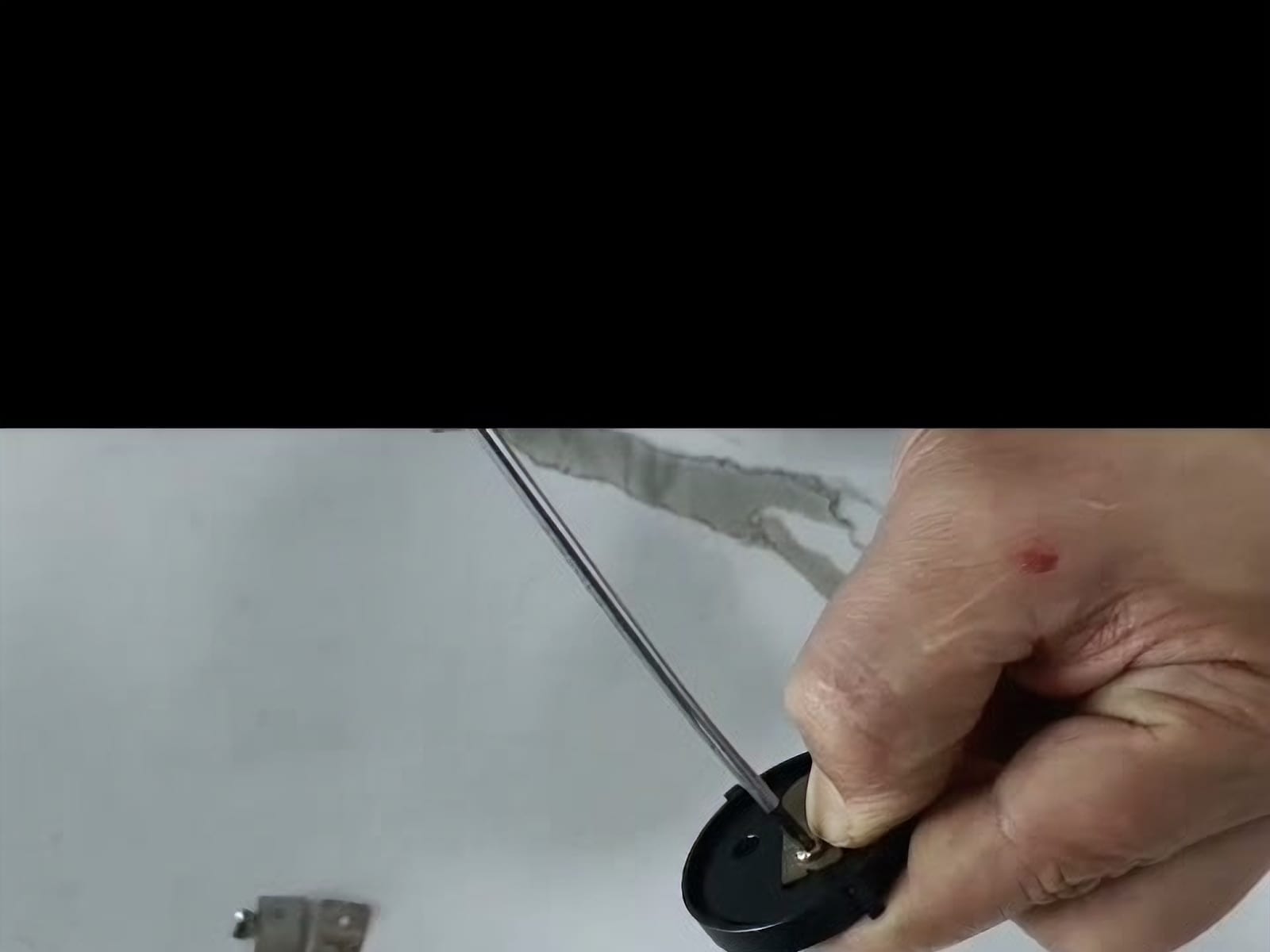Tightening the plate down in sequence