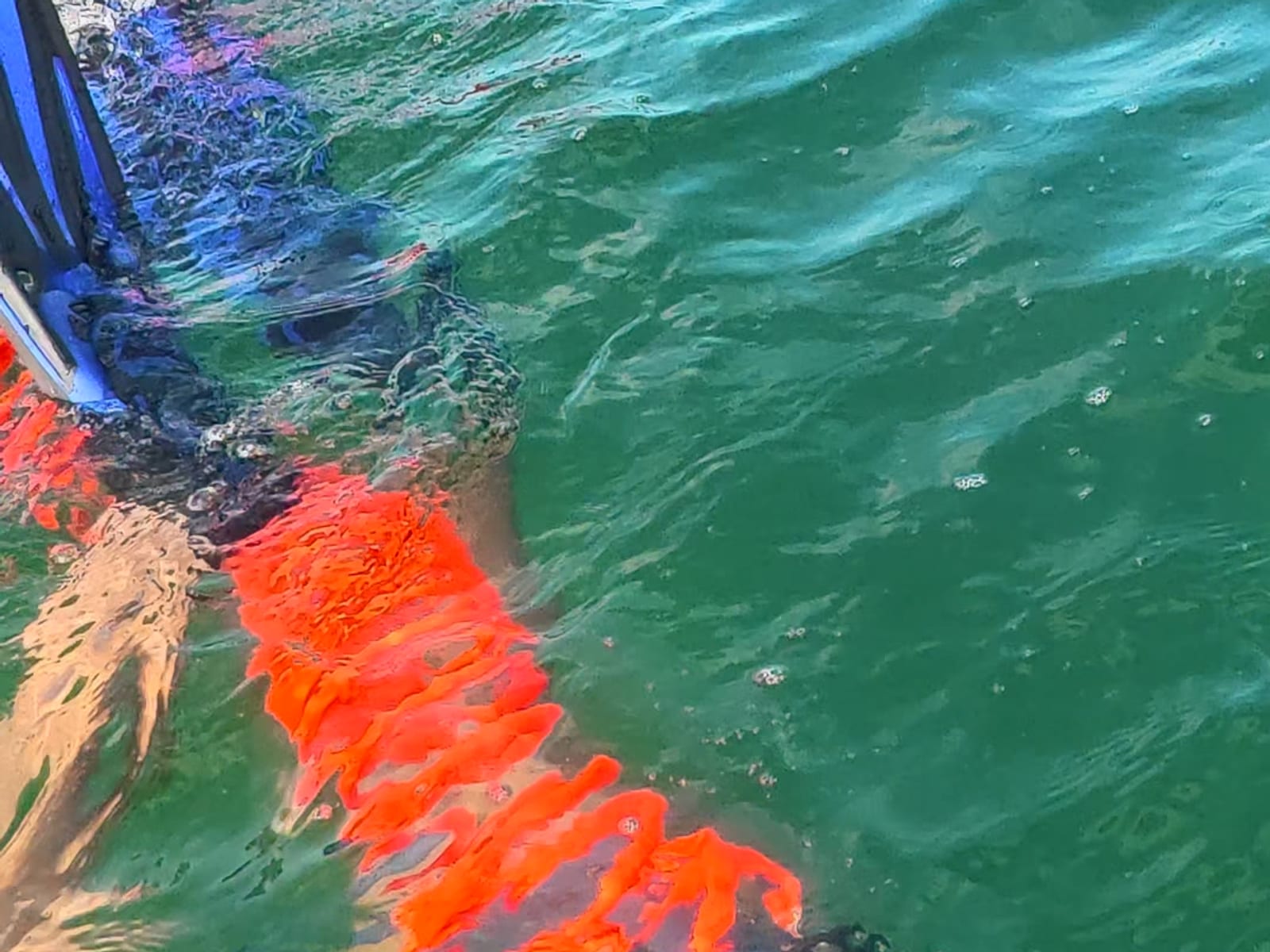 Hookah diving from the boat off Sanmen Island — image 1